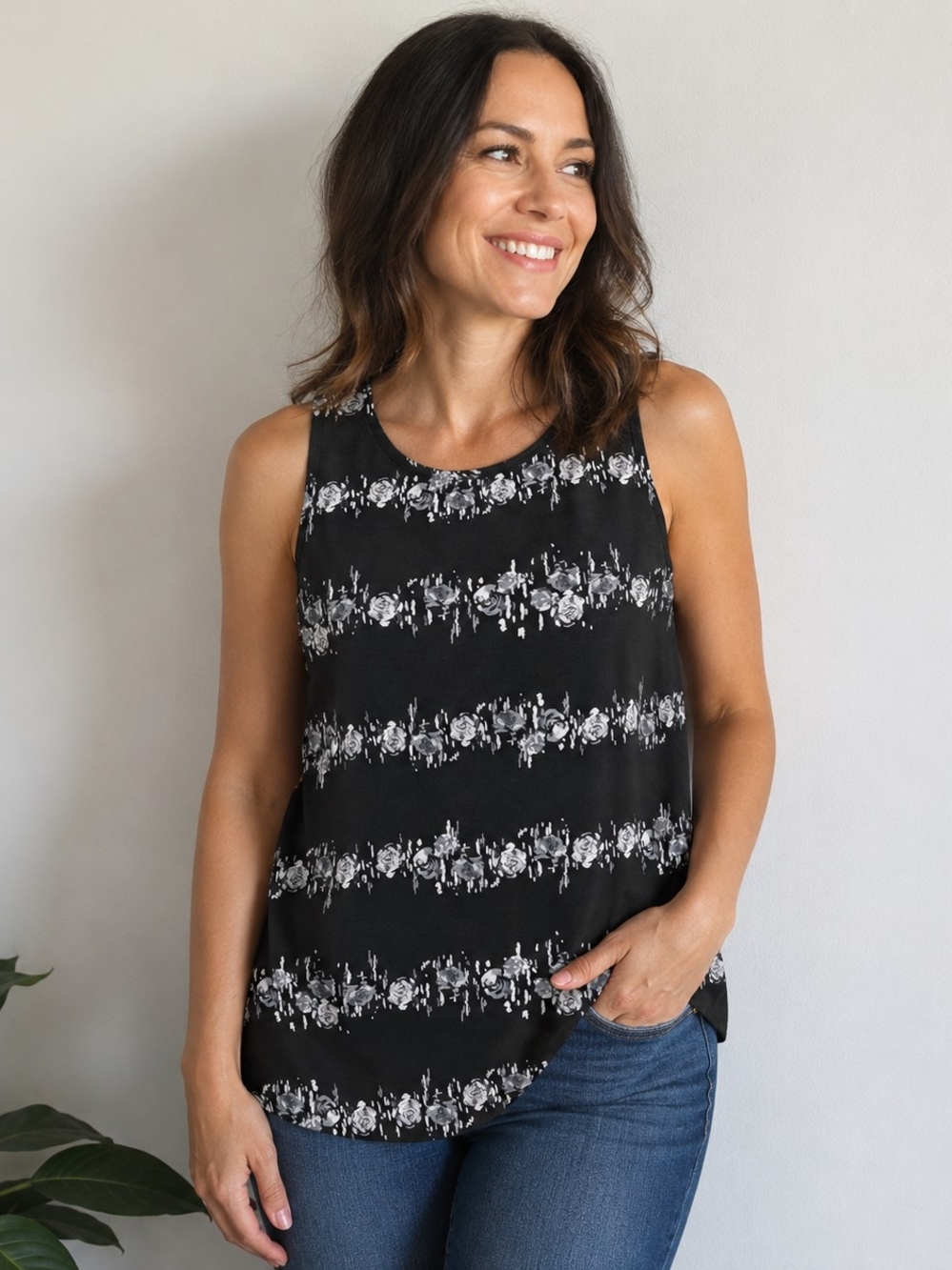 Mud Pie Large Floral Print Sleeveless Shell Top Black Gray Lightweight Casual